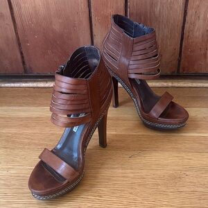 Vera Wang Lavender • Leather Platform Stiletto Strappy Heels • Made in 🇮🇹 Italy